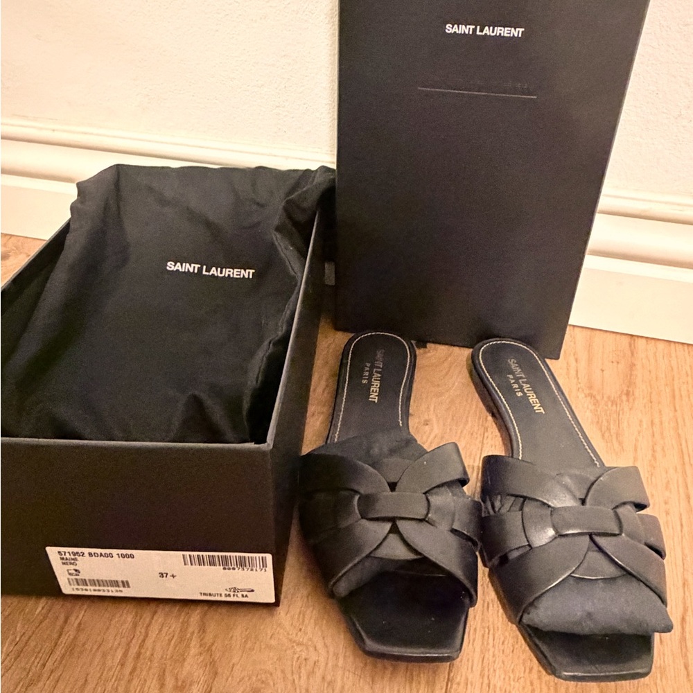 Saint Laurent Tribute black flat sandals. Size 37.5. Like new.